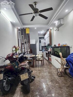 Bán Nhà Ngõ 122 Xuân Đỗ, Cự Khối, Long Biên 33m2, 5T giá 6,4 tỷ