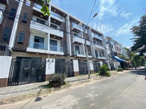 nhà mặt tiền nội bộ tên lửa - dt: 4m x 20m, trệt 2 lầu st, giá: 8,9 tỷ . đường 10m thông thoáng