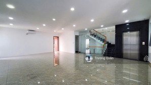 cho thuê nguyên sàn làm vp căn góc 2 mặt tiền dtsd ~ 180m2 trống suốt tiện setup tại kđt vạn phúc