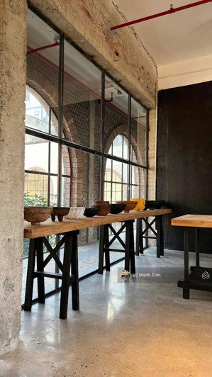 trong tôi, mặt phố nguyễn du 45 m2 x 2.5 tầng, mặt tiền 4.5 m, giá thuê 35 triệu/tháng, vỉa hè rộng