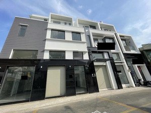 cho thuê nhà mặt phố hoàng việt, tân bình,dt: 10x13m giá tốt 23tr