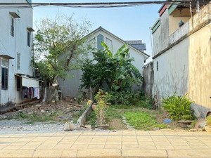 dt: 115m2 full thổ cư, thuộc phú cát, đất ngay trung tâm hành chính sát cơ quan, gần công quyền