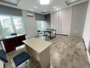cho thuê văn phòng 30 m2 giá chỉ 5,5 triệu/tháng tại đường nguyễn hoàng - mỹ đình, nam từ liêm.