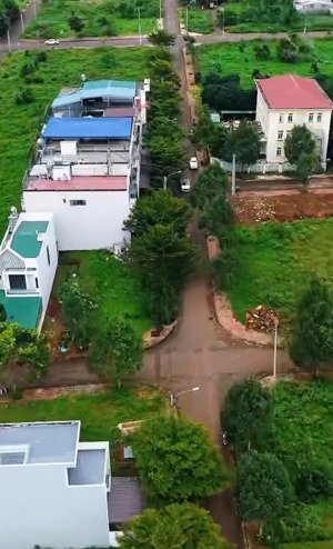 bán 2 lô liền kề đối diện vp đăng ký đất buôn hồ lk6 đường amapui - ván nguyên cặp