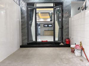 chính chủ cho thuê chdv riêng biệt 2pn 2wc 60m2 đối diện đh luật