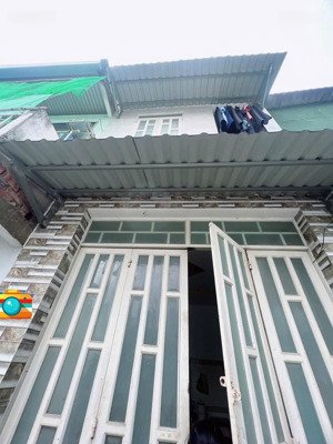 - bán nhà q4 nhà cách hxh =30 m - hẻm tôn thất thuyết -