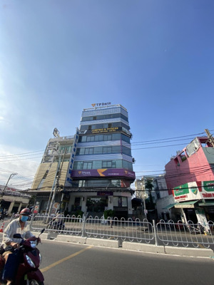 building hầm 7 tầng mặt tiền lê văn quới (dt 13,2m x 25m) hđ thuê 300 triệu/tháng, giá chỉ 80 tỷ