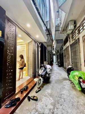 chùa bộc - 30m x 4 tầng - 7,5 tỷ - cách 1 nhà ra ô tô tránh, ngõ rộng thông, sổ vuông đẹp