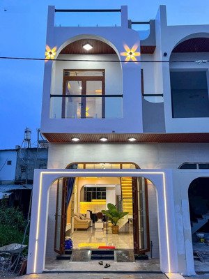 chủ kẹt tiền cần bán nhanh nhà 70m2 - ngay trung tâm hành chính - sổ hồng riêng full thổ cư