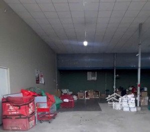 kho ở đường đào trí cần cho thuê gấp có pccc diện tích 300m2