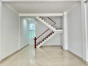 cho thuê văn phòng 300m2 tại bình dương, 4 lầu 5 phòng, giá chỉ 22 triệu