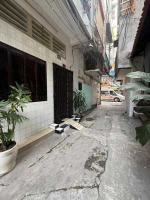 nhỉnh 7t - nguyễn trãi quận 5, cách 10m ra đường nhựa 8m, 4 tầng 4pn.