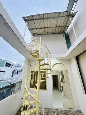 nhà cho thuê nguyên căn, gần chợ bình tây