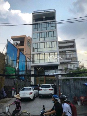 chỉ 180tr! tòa nhà mt: 8m x 35m, hầm 7 tầng ung văn khiêm, bình thạnh, hdt 200tr giá 50 tỷ