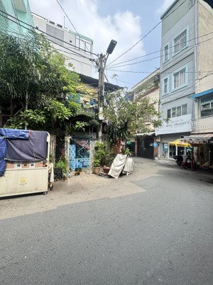 nhà nát đường d2 (5.5 x 12) hẻm xe tải 6.5m phù hợp xây chdv chỉ hơn 12tỷ