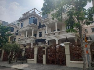 biệt thự cityland park hills phường 10--gần lotter max 11x20m 3 lầu, 8 phòng .7wc thang máy=70tr