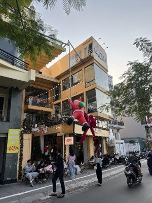 mặt hồ quận đống đa 110m2 giá thuê 40 triệu - vỉa hè sân bay rộng bao la - bao phê - có nhượng