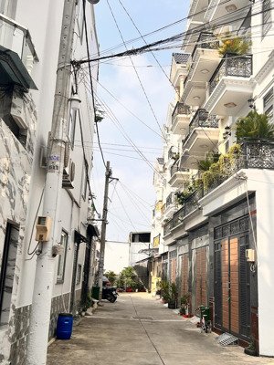 lô góc 2mt quá đẹp để xd ở hoặc xây chdv cho thuê. ra nguyễn ảnh thủ 200m. gần ubnd p.tch vị trí ok