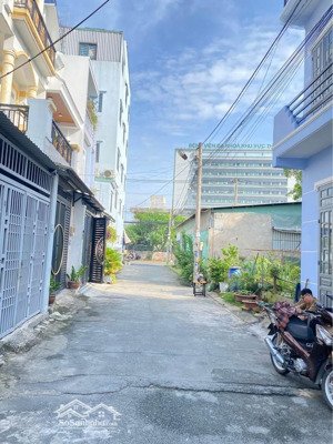 bán nhà linh trung 2 tầng đường 6m ngay lê văn chí