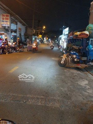 cần bán.lô đất thổ cư vuông vức tiện xây mới