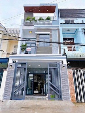 chủ ngộp nợ bán gấp nhà trần não, q2
40m2 / 1 tỷ 880 sổ hồng riêng
gần trung tâm anh ngữ q2