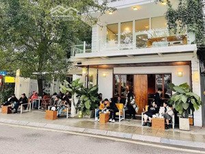 cho thuê nhà mặt phố phạm ngọc thạch đống đa, dt: 150m2, mt 6m. giá thuê 55tr/th. kinh doanh mọi mh