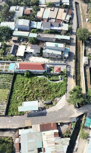 rẻ!! đất mới tách dĩ an, 3.25 tỉ / lô 4x25. tiện xây nhà mới, tích trữ đều được.lh 