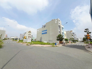 bán đất lô góc cực đẹp - 6 tỷ - kdc gần làng đại học. xây toà nhà kinh doanh. lh 