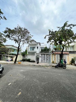 bán biệt thự 2 tầng khu hồng long, đường 20m công viên, hiệp bình phước, thủ đức