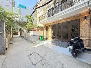 bán toà siêu chdv , phố minh khai , lô góc 3 thoáng , ngõ ô tô tránh , 28 phòng kk , dt 2.1tỷ/năm