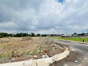 cuối năm ra nhanh lô đất 80m2,sát chợ đầu mối,giá 890 triệu, sổ sẵn,mt ngô chí quốc,đầu tư sinh lời