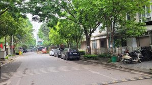 cần bán nhanh lk góc 3 mặt thoáng, dt 100m2 * 5 tầng, gần hồ, gần 4 tòa chung cư