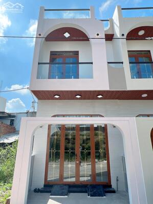 Nhà trệt lầu rộng đậu ô tô trong nhà - Giáp khu dân cư Đại Ngân - Cách Đại Học Y Dược 700m