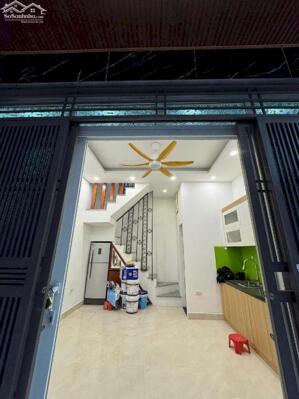 Cho thuê nhà Ở gia đình 43 Chùa Bộc,25 m², 5 tầng, gồm 3 phòng ngủ khép kín. 13,5 triệu