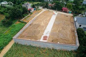 Ngã 3 Hàng Đồi - Hòa Bình - cách HN 90km Anh chị tài chính dưới 800tr lưu ý ạ