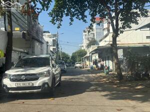 cc cần bán lô đất hẻm 671 Lê Văn Việt, P. Long Thạnh Mỹ, 100m²/5.5 tỷ thương lượng.