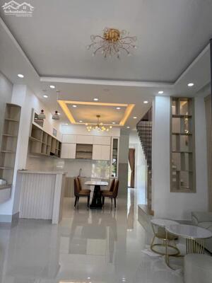 BÁN NHÀ MỚI XÂY KHU HOÀNG HẢO, PHƯỜNG THANH ĐỨC, VĨNH LONG – VỊ TRÍ ĐẸP, ĐƯỜNG TRƯỚC NHÀ 28M