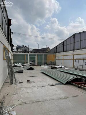 Cho thuê mặt bằng ngang 8m đường hoàng quốc việt kế bên bánh xèo 7 tới