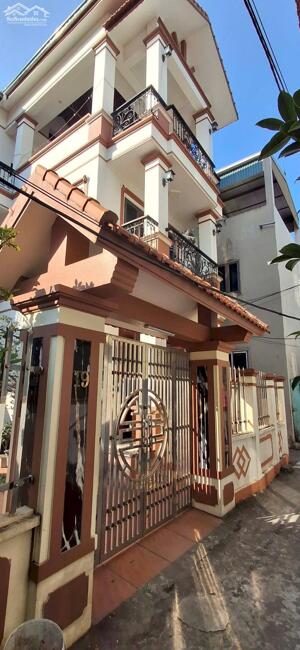 BÁN NHÀ TRUNG TÂM GIANG XÁ – TRẠM TRÔI – HOÀI ĐỨC. 111,5m² – Xây 3 tầng – Full nội thất...