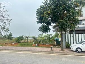 Bán siêu rẻ lô đất biệt thự 300m2 băng 2 Hồ khu đô thị Nam Vĩnh Yên