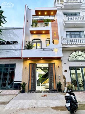 Bán Nhà 2Lầu đúc, Mặt Tiền (KDC VHTĐ), full nội thất, sổ hoàn công đầy đủ