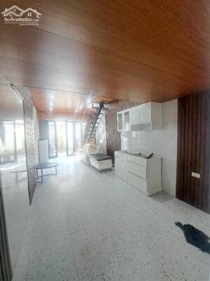 Nhà phố Tân Mai, nội thất mới, vào ở ngay. 10m ra đường oto tránh