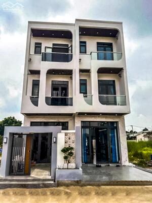 NHÀ ĐẸP PHƯỜNG HIỆP THÀNH, THỦ DẦU MỘT – VỊ TRÍ TRUNG TÂM - KẾT CẤU 3 TẦNG - GẦN TP.HCM