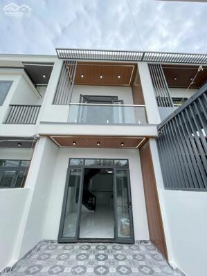 NHÀ LẦU MẶT TIỀN ĐƯỜNG LỚN GẦN SÂN BAY LONG THÀNH