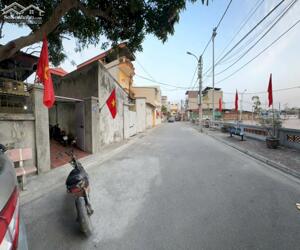 Cần tiền bán gấp mảnh đất thổ cư tặng căn nhà 1 tầng View sân chơi tại thôn Thuận Tiến, Dương Xá, Gia Lâm