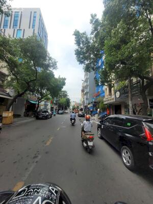 Bán nhà Mặt tiền kinh doanh Triệu Quang Phục P11 Q5. ( 4 x 14,5m ) 4 lầu mới đẹp giá 18,5 tỷ TL