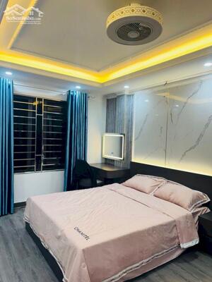 Căn nhà 5 tầng Bằng Liệt, vừa túi tiền, cách ngõ ô tô tránh 40m,