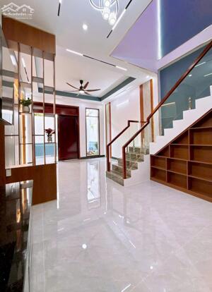 nhà trệt lầu mới khu dân cư 30, cặp bên bến xe khách 91B, bán 3,95 tỷ