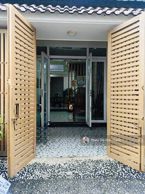 mnhà 3 tầng hẻm phân lô gần cao đẳng công thương đình phong phú, chỉ 6.7 tỷ tl