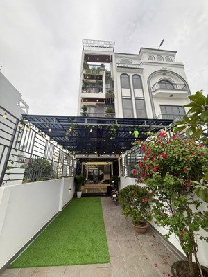 siêu phẩm nhà phố kết hợp sân vườn khổng lồ diện tích quá rộng giá chỉ 7.9 tỷ gần trường học